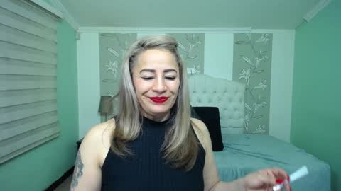 Amell Thomson online show from December 2024 10:45:02 AM