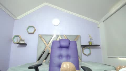 Amell Thomson online show from December 2024 02:22:02 PM