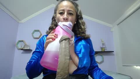 Amell Thomson online show from December 2024 05:26:01 PM