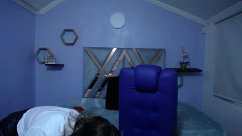 Amell Thomson online show from December 2024 11:13:01 AM