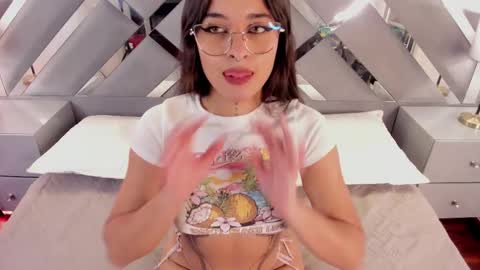 amelli_colette online show from October 2025 01:07:01 PM