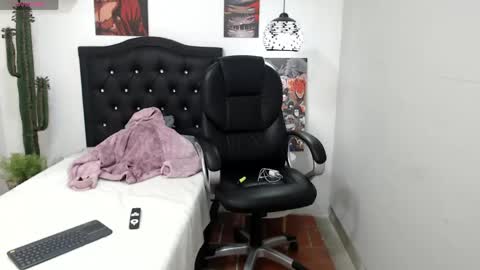 amethystshadow online show from May 2026 03:59:02 AM