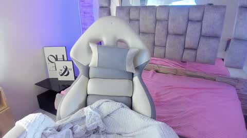      online show from February 2025 10:02:01 PM