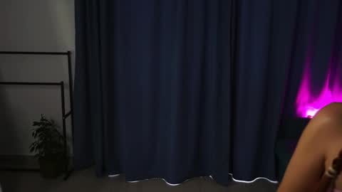 amilifox1 online show from May 2026 07:16:02 AM