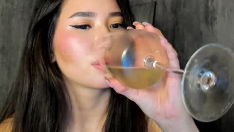 Snapshot of amina_artin chatting on December 2024 03:32:01 PM Amina online show from December 2024 03:32:01 PM