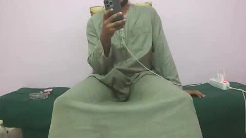 Snapshot of amir_elaraby chatting on November 2025 11:26:01 PM Amir online show from November 2025 11:26:01 PM