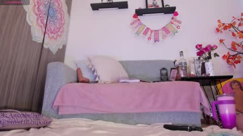 Snapshot of amiracupcake chatting on September 2025 09:49:01 PM AMIIRA online show from September 2025 09:49:01 PM