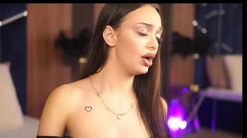 Amiraveyl online show from September 2025 08:45:01 PM