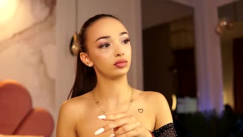 Amiraveyl online show from September 2025 09:30:01 PM