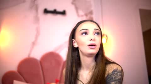 Amiraveyl online show from November 2025 07:28:01 AM