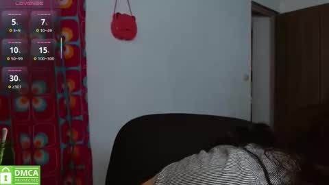 amitlu_ online show from December 2025 07:09:01 PM