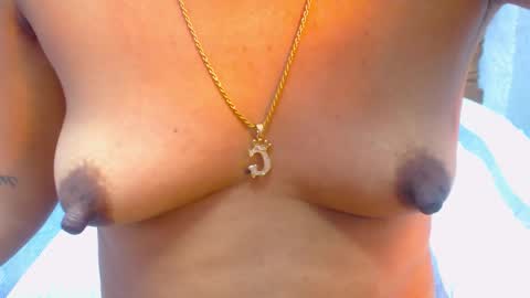 Snapshot of ammy_ronan chatting on December 2025 06:37:02 PM IM AMMY online show from December 2025 06:37:02 PM