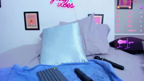 Snapshot of ammy_v chatting on December 2024 03:52:01 PM Lu online show from December 2024 03:52:01 PM