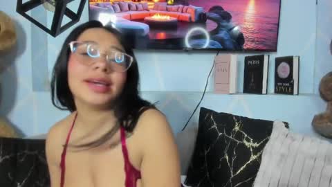 Emy Noa  online show from May 2026 01:14:01 AM