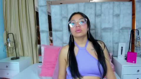 Emy Noa  online show from May 2026 01:00:01 AM