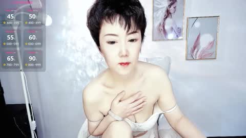 Snapshot of amy_olivia88 chatting on November 2025 09:26:01 PM Olivia online show from November 2025 09:26:01 PM