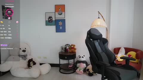 Snapshot of amy_ross1 chatting on February 2025 05:51:01 PM Daniela M online show from February 2025 05:51:01 PM