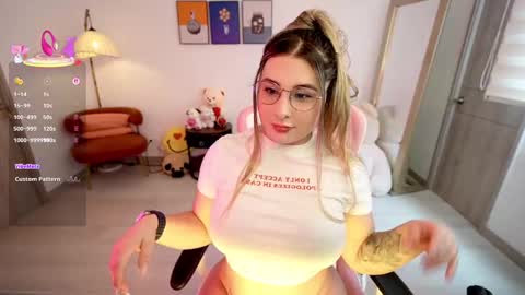 Snapshot of amy_ross1 chatting on September 2025 04:39:01 PM Daniela M online show from September 2025 04:39:01 PM