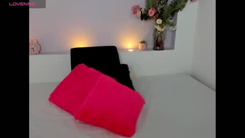 Snapshot of amybarton chatting on December 2024 04:30:02 PM My name is AMY... Nice to meet you thumb up me please its important online show from December 2024 04:30:02 PM