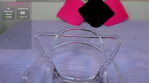 Snapshot of amybarton chatting on September 2025 03:55:02 PM My name is AMY... Nice to meet you thumb up me please its important online show from September 2025 03:55:02 PM