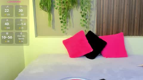 Snapshot of amybarton chatting on October 2025 04:06:02 PM My name is AMY... Nice to meet you thumb up me please its important online show from October 2025 04:06:02 PM