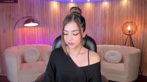 Amy  online show from December 2024 06:28:01 PM