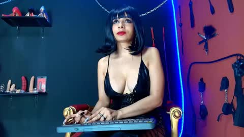 Amy Wong Grey online show from October 2025 09:32:02 PM