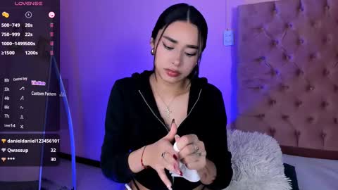 Amy ... Nice to meet u   thumb up me please its important online show from February 2025 06:36:02 AM