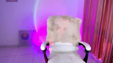 Amy ... Nice to meet u   thumb up me please its important online show from November 2025 03:05:02 AM