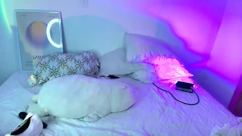 Amy ... Nice to meet u   thumb up me please its important online show from April 2026 10:53:01 PM