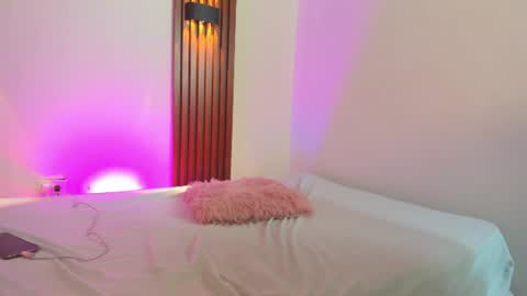 amyprice9 online show from July 2026 11:43:01 PM