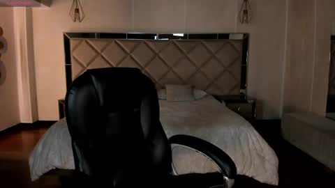 Snapshot of amyrosse_x chatting on May 2026 12:16:02 AM AMY R online show from May 2026 12:16:02 AM