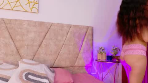 amyvegaa_ online show from October 2025 01:09:01 PM