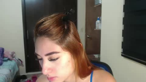 Snapshot of amywalker01 chatting on December 2024 07:43:02 PM amy online show from December 2024 07:43:02 PM