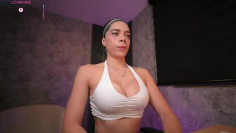 Snapshot of amywalker_ chatting on May 2026 09:49:02 AM AMY WALKER online show from May 2026 09:49:02 AM