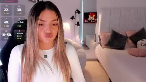 Snapshot of amywoods chatting on May 2026 04:00:01 PM online show from May 2026 04:00:01 PM