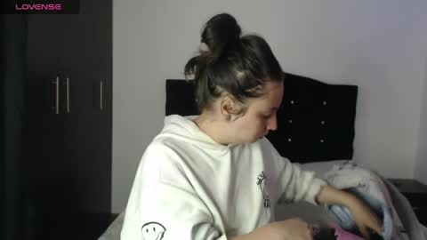 ana_arms_ online show from April 2026 02:55:02 PM