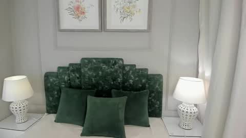 Ana  online show from October 2025 10:44:02 AM