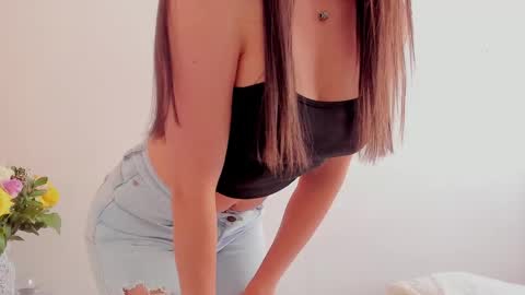 Snapshot of ana_castilo chatting on February 2025 01:28:01 PM Ana IG an castillo 1 online show from February 2025 01:28:01 PM