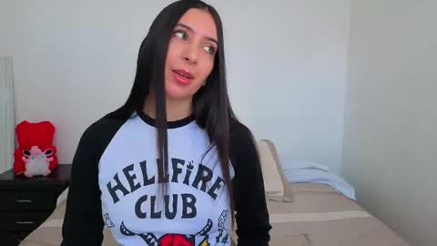 Snapshot of ana_castilo chatting on May 2026 12:32:02 PM Ana IG an castillo 1 online show from May 2026 12:32:02 PM