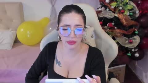 Snapshot of ana_ruuh chatting on December 2024 10:01:02 PM Im anna but you can call me as you want online show from December 2024 10:01:02 PM