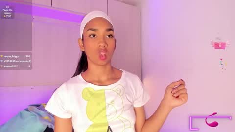 anaacollins_ online show from November 2025 11:33:02 AM