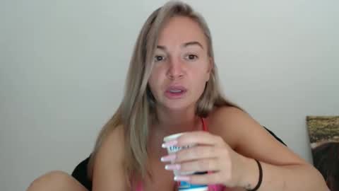 Snapshot of anabeatrice29 chatting on October 2025 07:42:02 PM Ana online show from October 2025 07:42:02 PM