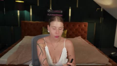 Snapshot of anabel_team054 chatting on September 2025 06:59:02 AM PLAYHARD054 online show from September 2025 06:59:02 AM