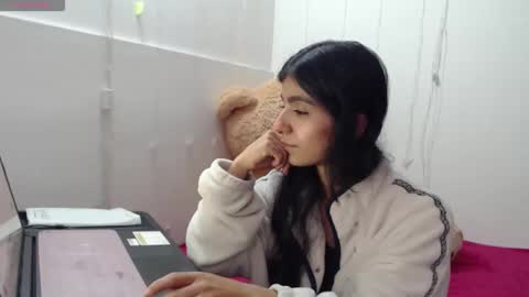 Snapshot of anahibrowns95 chatting on December 2025 08:04:01 PM Anahi Browns online show from December 2025 08:04:01 PM