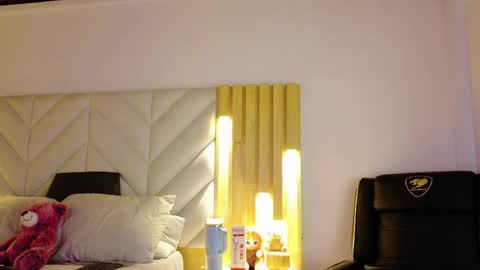 Anaise  online show from May 2026 11:48:01 AM