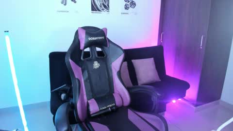      help me to get 100 thumps up  online show from February 2025 02:40:02 AM