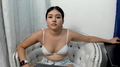 Snapshot of analia18_ chatting on February 2025 01:28:02 PM analia18 online show from February 2025 01:28:02 PM