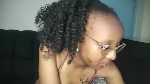 Snapshot of ananablossom chatting on October 2025 06:13:02 PM Ananablossom online show from October 2025 06:13:02 PM