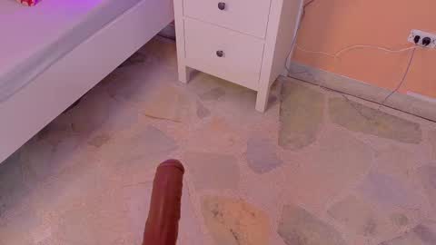 Kendra  online show from November 2025 10:23:01 AM